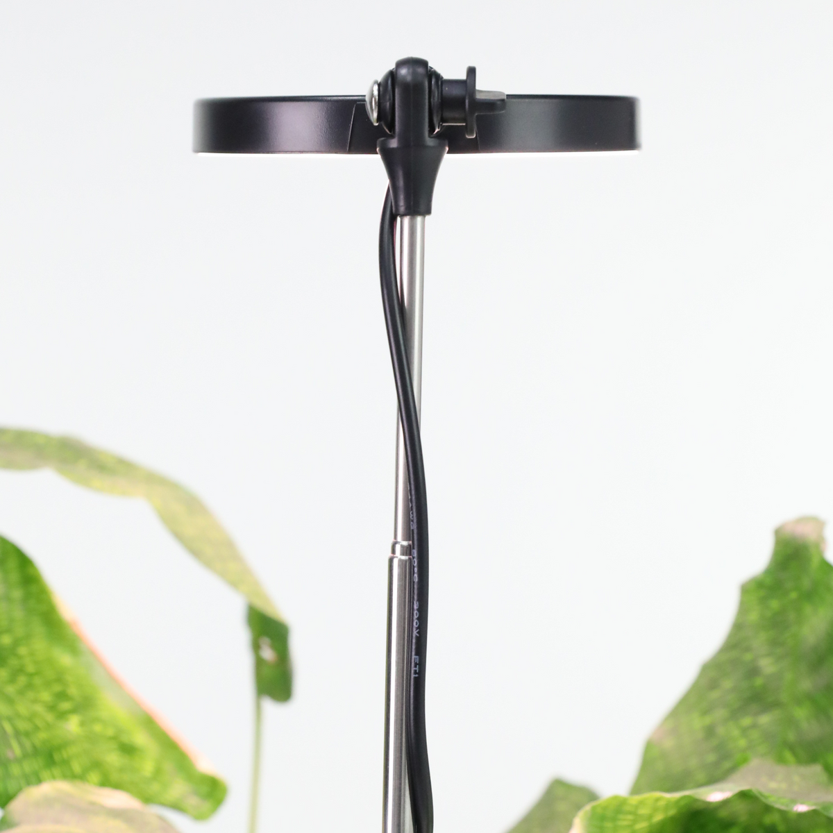 28" Adjustable LED Plant Light